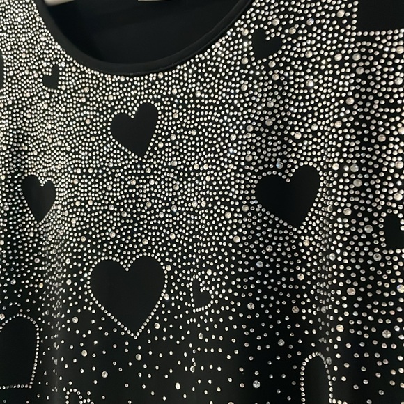 Gardy shark bite top w/crystal embellishments in Black - Picture 3 of 4